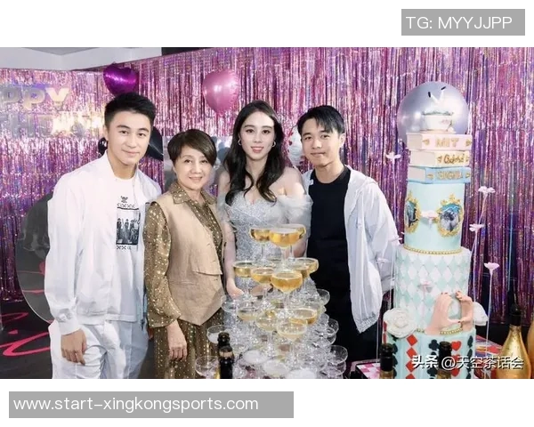 嫂子颜值爆表何猷君携妻儿共庆揭幕战与孩子生日欢乐时光