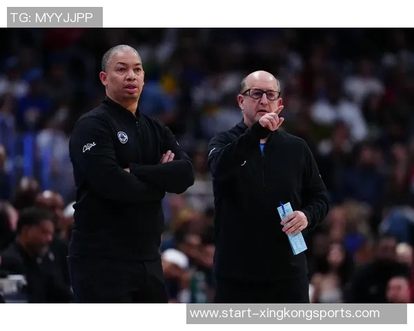 泰伦卢称赞莱昂纳德身体状态良好期待球队能持续保持最佳状态