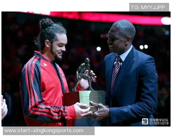 斯波与灰熊助教诺阿拉罗什深入交流球队新体系构想