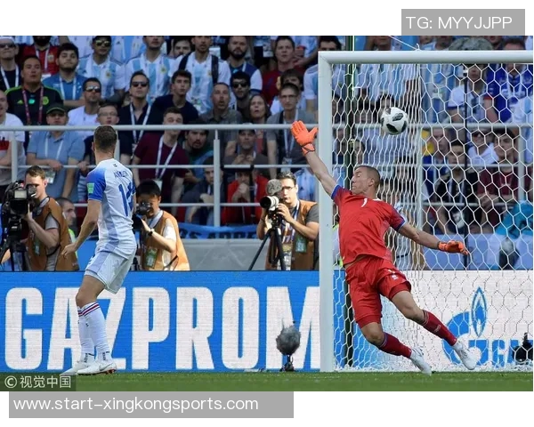 26岁退役热刺门将怀特曼成功转型为摄影师与电影导演展现文艺风采