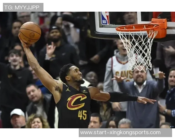 米切尔第三节火力全开单节砍下16分并贡献3抢断助力球队表现出色 米切尔第三节火力全开单节砍下16分并贡献3抢断助力球队表现出色