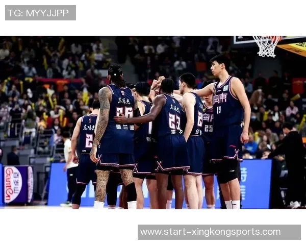 浓眉强调团队配合的重要性呼吁多传导球以创造更多得分机会 浓眉强调团队配合的重要性呼吁多传导球以创造更多得分机会